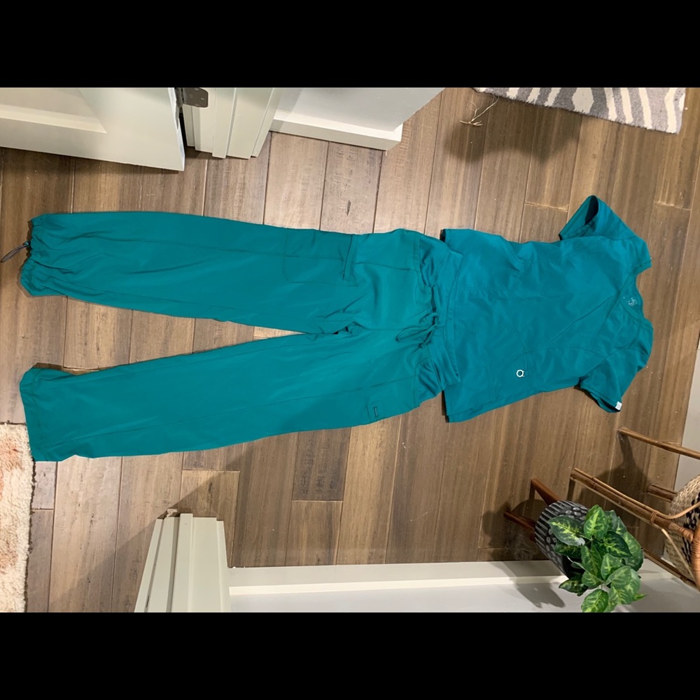 Cherokee Infinity Scrub Set Green